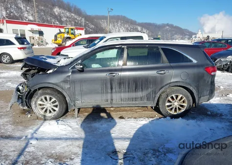 2016 Kia Sorento 2.4L Lx z USA, uszkodzony, nr VIN 5XYPGDA39GG134813